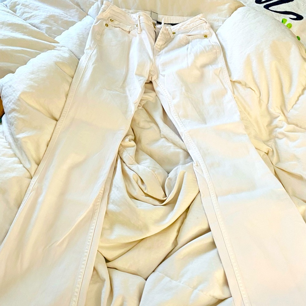 True Religion WHITE MID RISE BOOTCUT Size 29 Never worn